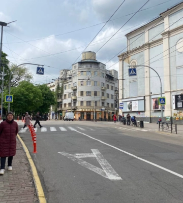 У Чернівцях на перехресті вулиць Університетської та Бандери встановили обмежувачі