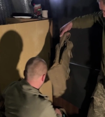 На лівому березі Херсонщини Сили оборони знищили склад боєкомплекту та військових російської армії. ВІДЕО
