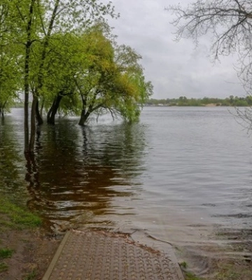 В Киеве уровень Днепра поднялся почти на полметра. Фото потопа в Гидропарке