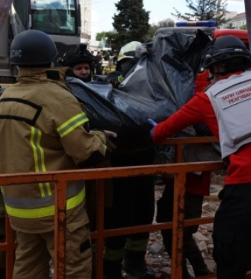 На Дніпропетровщині з-під завалів багатоповерхівки деблокували тіло жінки