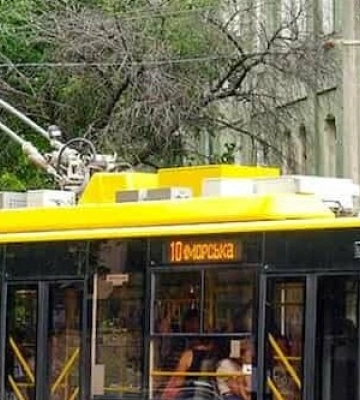 Деякі тролейбуси та автобуси в Одесі 21 квітня тимчасово змінять маршрут