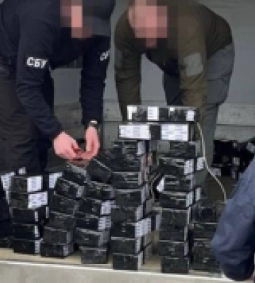 На Волині двоє жителів хотіли перевезти контрафактні цигарки до Польщі