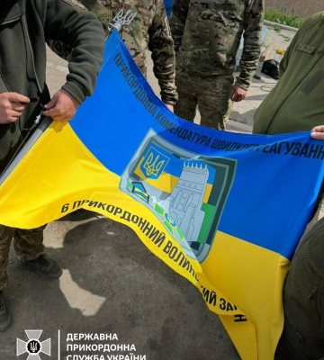 Прикордонники з Волині встановили прапор свого підрозділу на Донеччині (фото, відео)