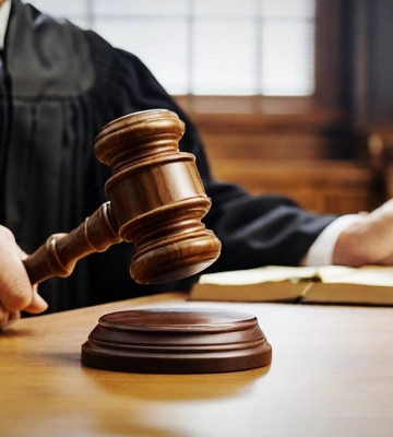 Державний реєстратор на Волині потрапила під суд за незаконні дії