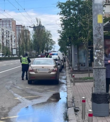 Оставили авто возле остановок общественного транспорта: в Киеве наказали «героев парковки»