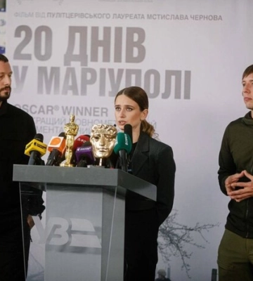 «Хочу, щоб про Маріуполь не забули». Режисер Чернов привіз статуетку «Оскар» в Україну