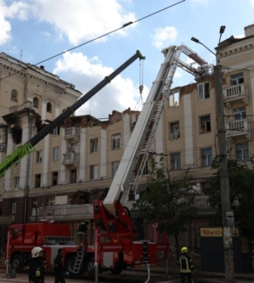 Зеленский приехал на место &quot;прилета&quot; в Днепре