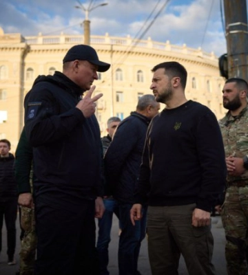 Зеленський оглянув атаковану Росією п’ятиповерхівку у Дніпрі
