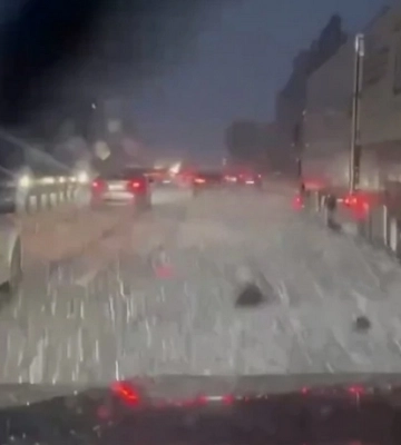 Погодный апокалипсис: Киев засыпает градом, слышен гром. Видео