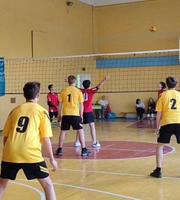 У Кривому Розі пройшов третій етап змагань з волейболу серед юнаків: хто переміг