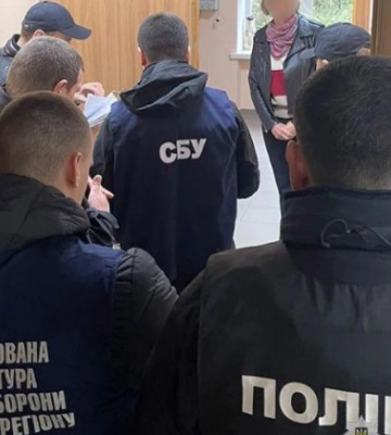 Допомагала ухилянтам: на Хмельниччині на хабарі погоріла голова ВЛК