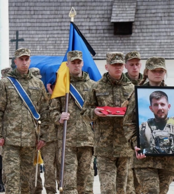 У Києві прощаються з молодшим сержантом Павлом Петриченком (фоторепортаж)