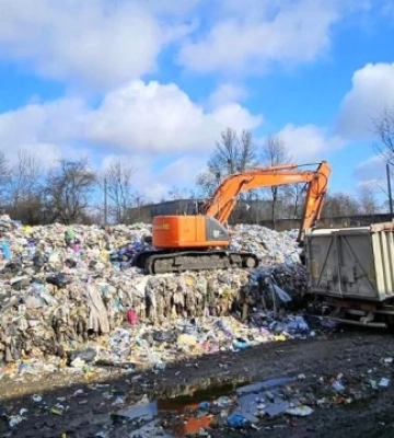 У Львові підприємець забруднив землі оборонного заводу побутовими відходами