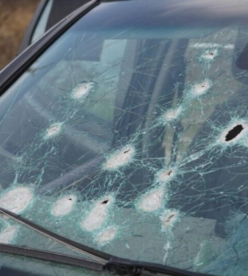 Окупанти розстріляли цивільне авто у прикордонні на Чернігівщині, загинув чоловік (оновлено). ФОТО