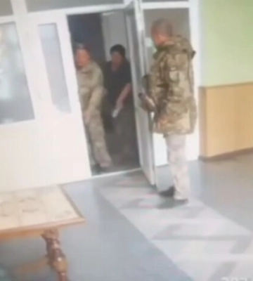 Скандал із &quot;побиттям&quot; жінки в ТЦК на Хмельниччині: військові розповіли, що сталося