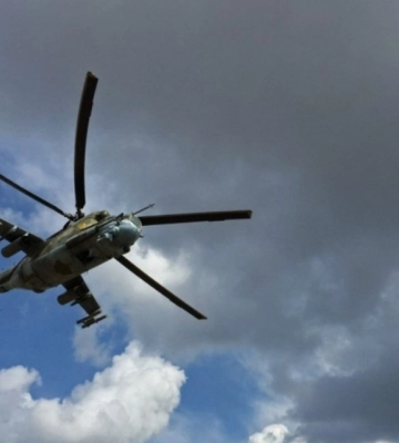 Российский FPV-дрон попытался атаковать украинский Ми-24 во время полета (видео)
