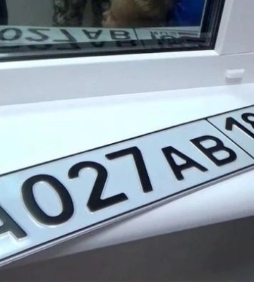 Дураков нет - в Мелитополе водители отказываются менять номера автомобилей на российские (фото, видео)