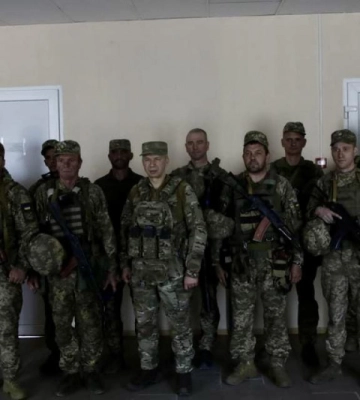 Призвався до війська з Волині: Сирський нагородив захисника почесною відзнакою