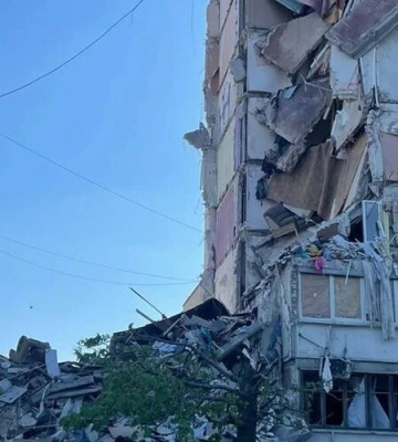 Россияне попали по многоэтажке в Волчанске, есть погибший и раненые
