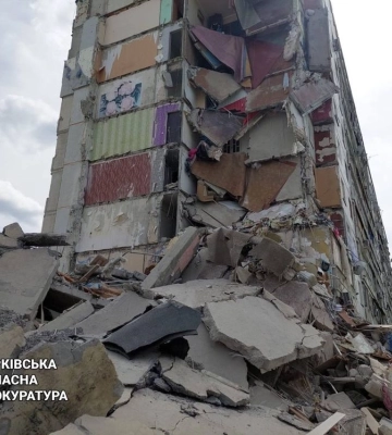 Прокуратура показала наслідки атаки рф по багатоповерхівці у Вовчанську