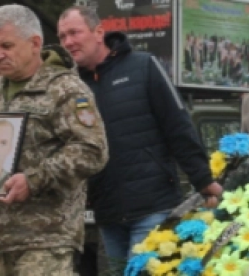 У Луцьку відспівали Андрія Головачова: без батька залишились двоє дітей