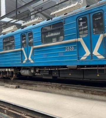 «Безпека для пасажирів – головний пріоритет для нас, тож ми планово перевіряємо кожен вагон метрополітену, а наші станції метро цілодобово відкритті для дніпрян на час повітряних тривог», - черговий по місту про роботу метрополітену в Дніпрі