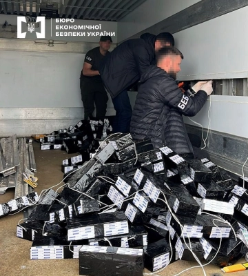Викрито міжнародний канал незаконного переміщення тютюнових виробів