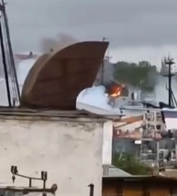 В Севастополі ракета влучила в корабель: відео