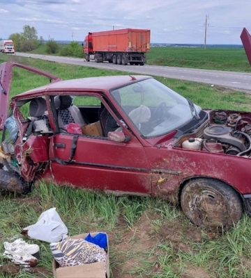 Вантажівка врізалась у легковик у Кропивницькому