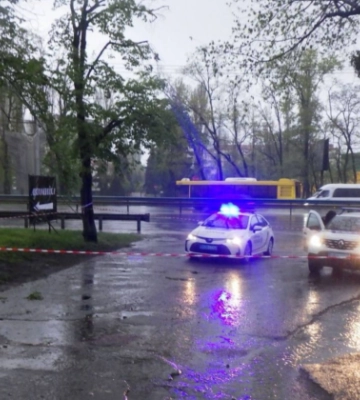 В Киеве посреди улицы прогремел взрыв: что говорят в полиции