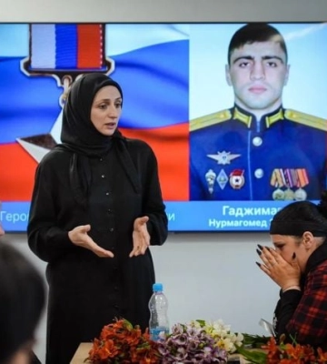 "Берите пример" - в Мелитополь на гастроли приехали матери погибших оккупантов 