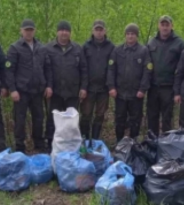 У нацпарку на Рівненщині під час толоки зібрали півтори тонни сміття