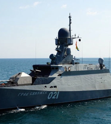 У Криму росіяни прикривають бойові кораблі суднами забезпечення - ВМС України