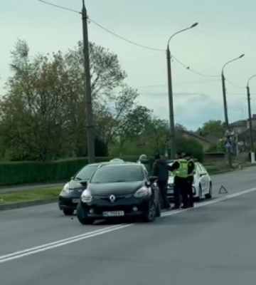 З&amp;#039;явилося відео з місця смертельної аварії у Луцькому районі: рятувальникам довелося деблокувати тіла з авто