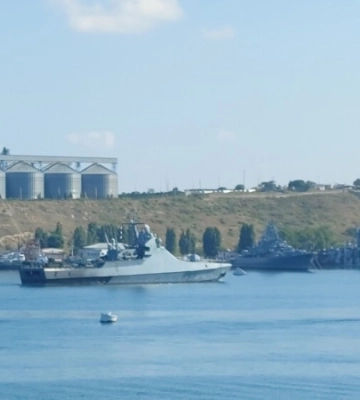 ВМС уразили ворожий корабель «Коммуна»