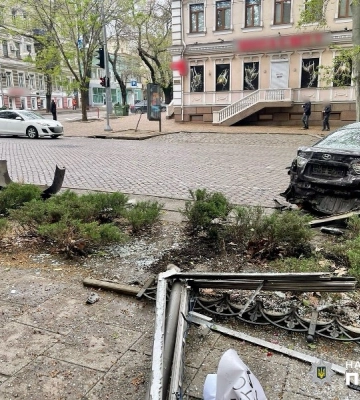 Авто відкинуло на дитину: в центрі Одеси сталася аварія, - ФОТО