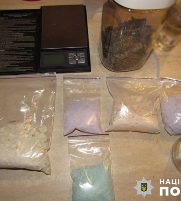 У Києві вислухала вирок суду організаторка інтернет-магазину з продажу наркотиків (ФОТО)