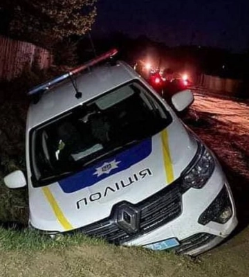На Львівщині авто поліції вилетіло в кювет під час погоні (ВІДЕО)