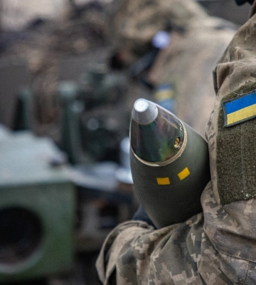 Новая помощь от США даст Украине передышку, но ее недостаточно для наступления – Bloomberg