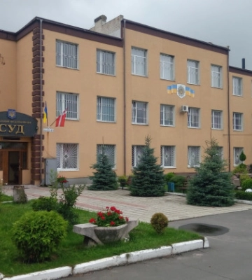 Суддя уклав договір з адвокатом про надання правової допомоги, але учасник процесу спробував укласти договір з цим же адвокатом