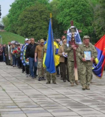 На Дніпропетровщині попрощалися з загиблим Героєм