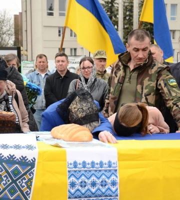 Рівне попрощалося з щирим добровольцем (ФОТО)