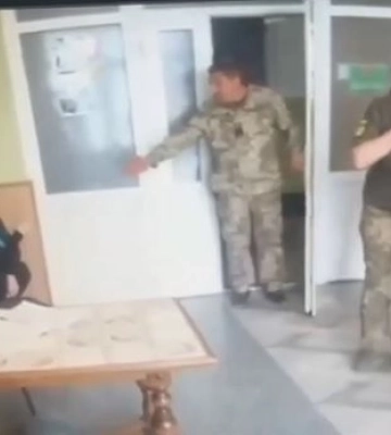На Хмельниччині жінка справила нужду у будівлі ТЦК, а потім звинуватила військових у побитті