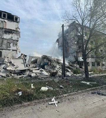 РФ скинула КАБи на багатоповерхівку та вбила трьох людей в Донецькій області