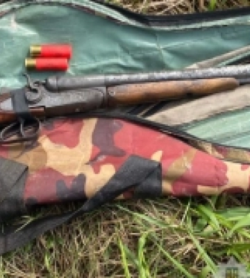 На Волині на березі річки затримали чоловіка з обрізом 