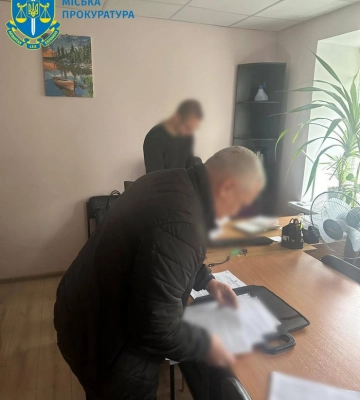Керівник центру соцобслуговування за місяць на посаді нарахував собі ₴145 тис. премій