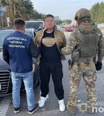 На Закарпатті судитимуть зловмисника, який ошукав матір загиблого військовослужбовця на ₴7,5 млн.