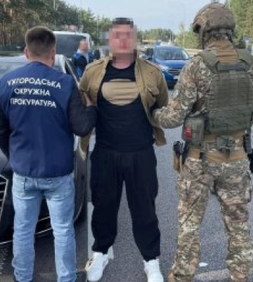 Ошукав матір загиблого військового на майже 7 млн грн – на Закарпатті судитимуть мешканця Київщини