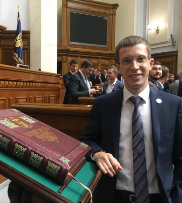 “Там все нормально”, – черкаський нардеп про придбання коштовної автівки під час війни