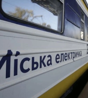 У Києві на залізничних коліях загинула жінка